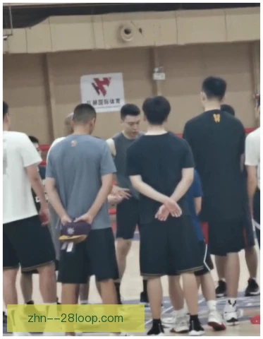 北控男篮后排起球救险，顽强防守点燃主场